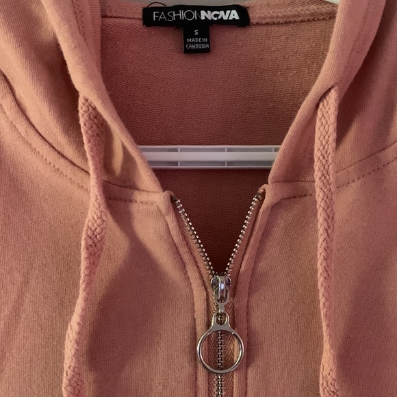Fashion Nova pink hooded cropped zip-up - Picture 2 of 2